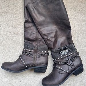 Western Jewelled Boots size 8.5.